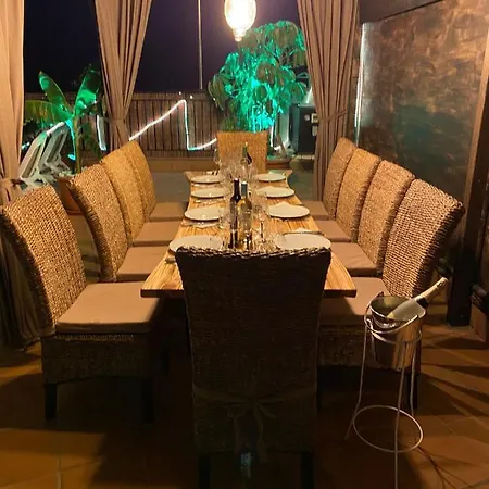 Puerto Santiago: Luxury 5-bedroom With Pool And Disabled Access Villa Puerto de Santiago (Tenerife)