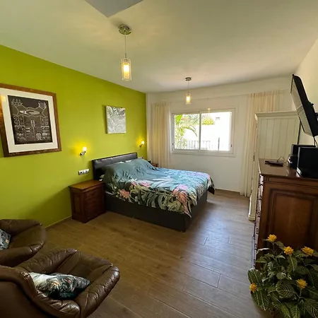 Puerto Santiago: Luxury 5-bedroom With Pool And Disabled Access Villa Puerto de Santiago (Tenerife)