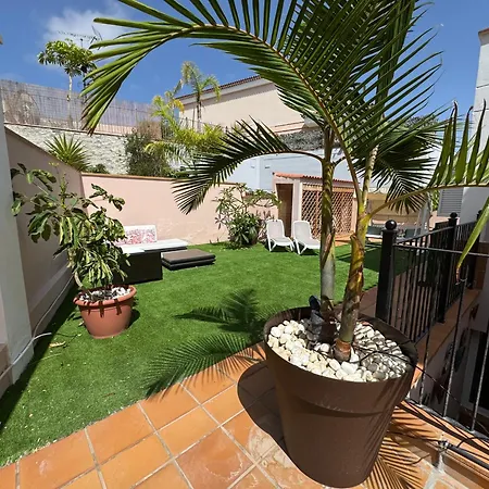 Puerto Santiago: Luxury 5-bedroom With Pool And Disabled Access Villa