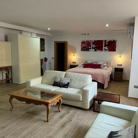 Villa Puerto Santiago: Luxury 5-bedroom With Pool And Disabled Access Puerto de Santiago (Tenerife)
