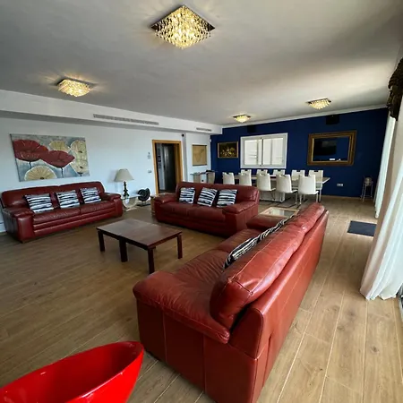 Puerto Santiago: Luxury 5-bedroom With Pool And Disabled Access Villa Puerto de Santiago (Tenerife)