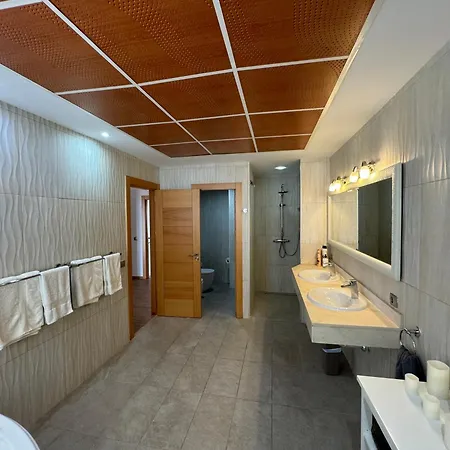 Puerto Santiago: Luxury 5-bedroom With Pool And Disabled Access Puerto de Santiago (Tenerife)